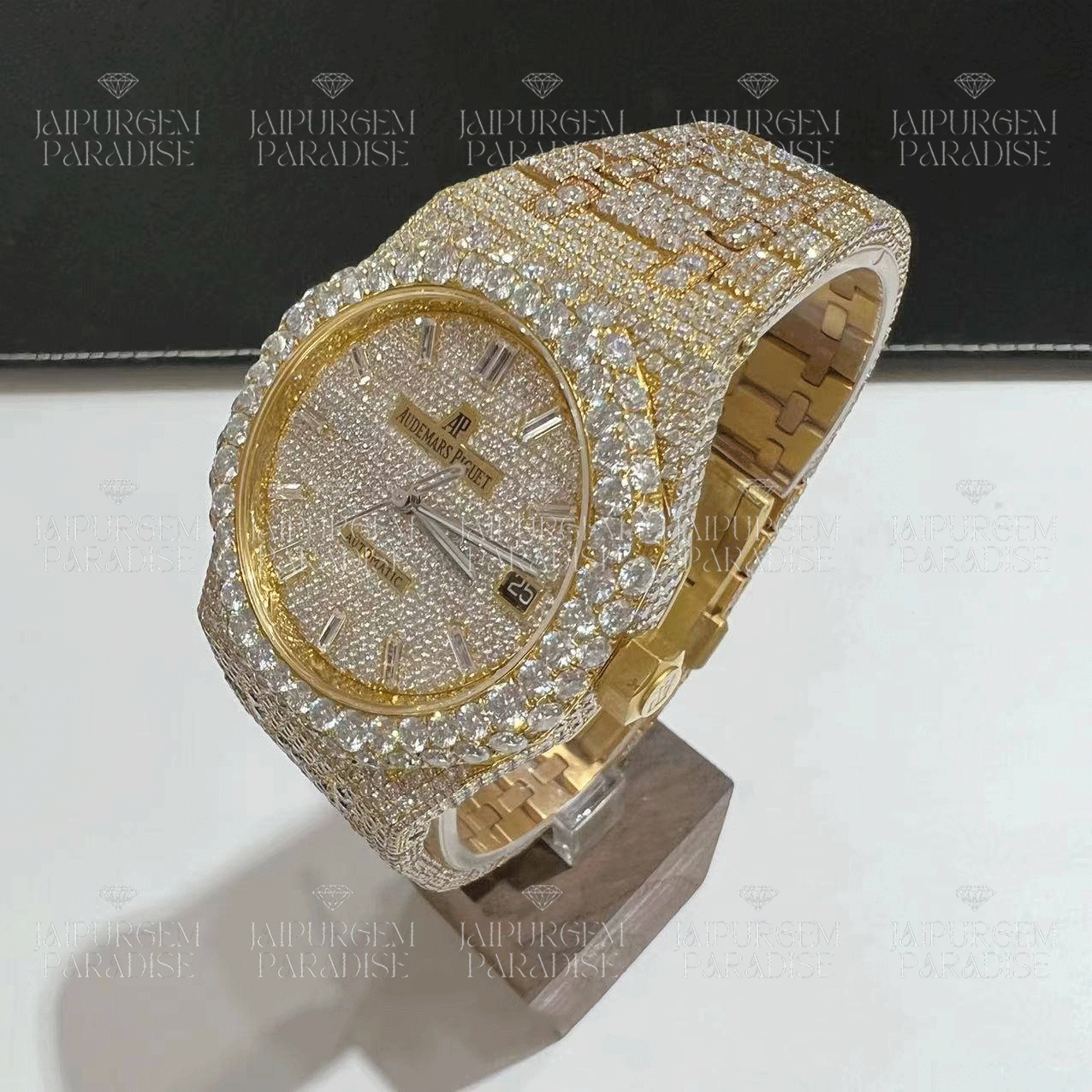 Yellow Gold Hip-Hop Luxury Automatic Movement Handcrafted Moissanite Studded Watch