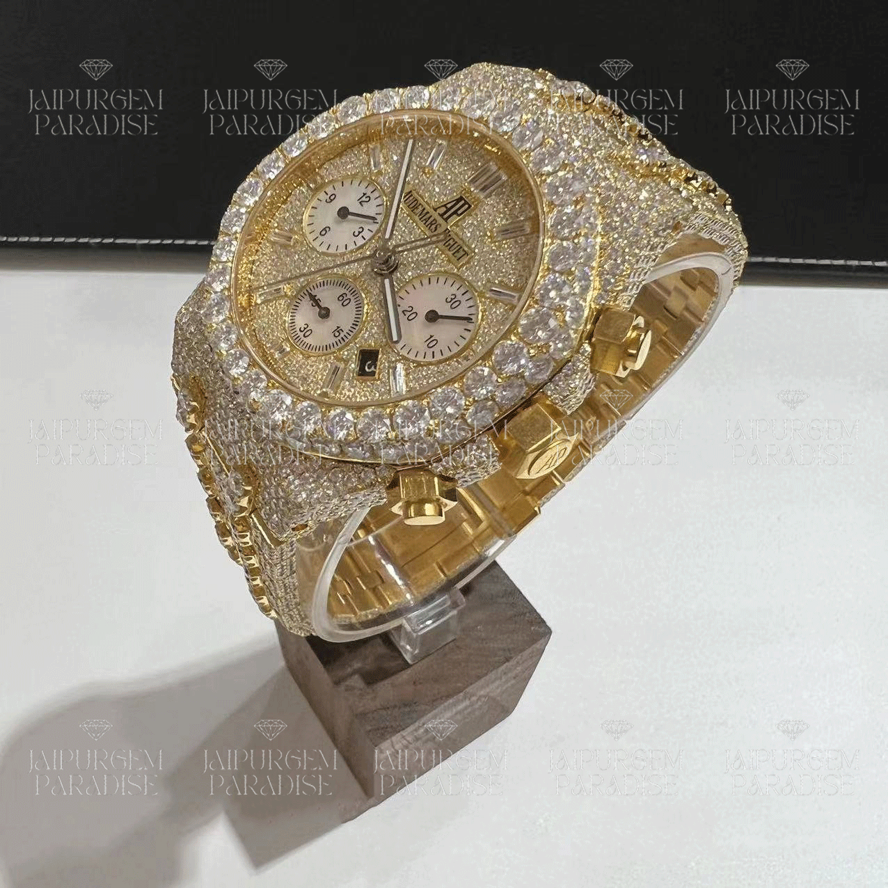 Hip-Hop Luxury Automatic Movement Handcrafted Moissanite Studded Yellow Gold Watch