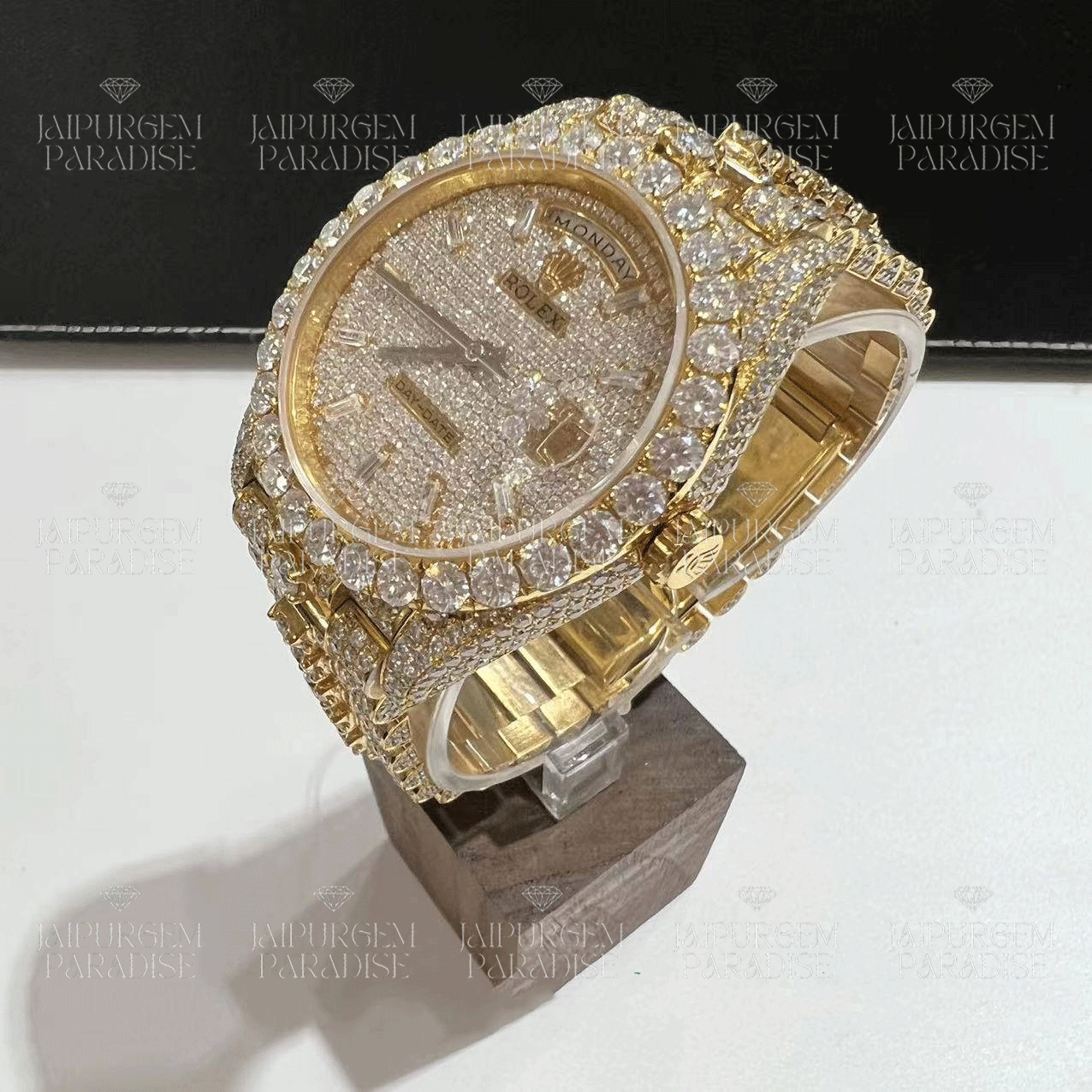 Hip-Hop Luxury Automatic Movement Handcrafted Moissanite Studded stainless steel Yellow Gold Watch